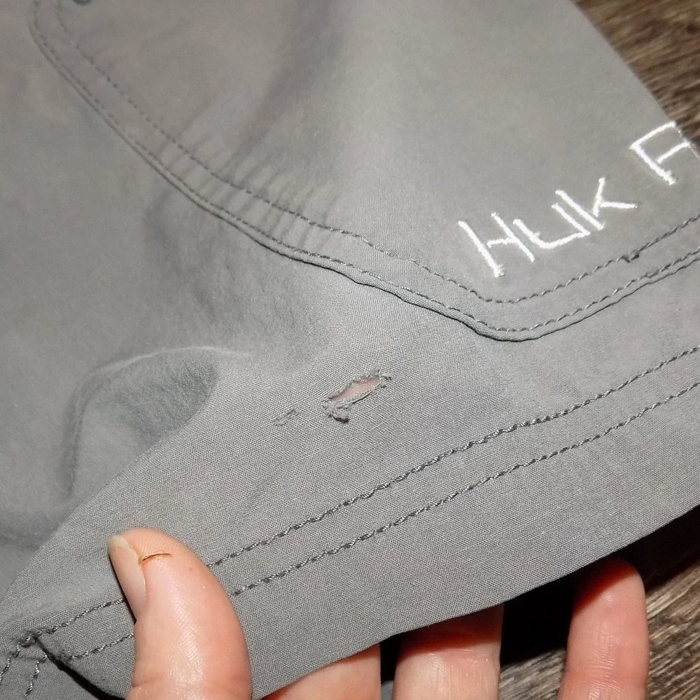 Huk Fishing Shorts Mens L Gray Performance Outdoor Stretch Cargo Pockets